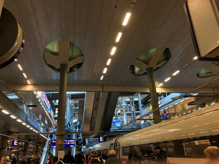Wir sind angekommen am Hauptbahnhof Berlin!