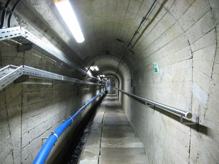 Die Teilnehmer werden auch durch den Kontrollgang der Rurtalsperre geführt.