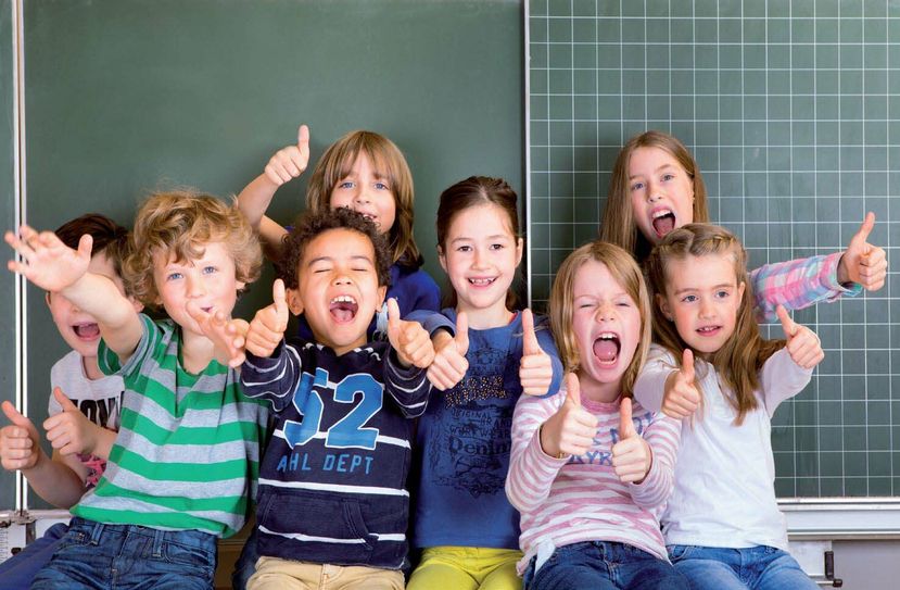 Ganz so lustig wie für diese Kinder ist der Grundschul-Alltag in der Gemeinde Hürtgenwald aktuell nicht. Die Bürger entscheiden darüber, ob der Teilstandort in Bergstein geschlossen werden soll. Der Rat hat es so beschlossen, eine Bürgerinitiative kämpft dagegen.