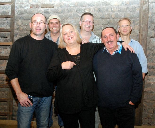 Frontfrau Lily Remy und ihre »Friends«: Hans Maxheim, Henning Wirtz, Edgar Kinzig, Adolf »Addy« Schneider und Dieter Hauser (v. l.). Foto: Wiesner
