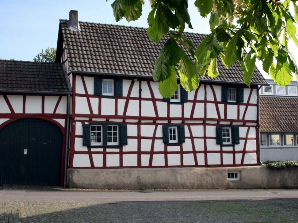 Das historische Fachwerkhaus von Hilla Schneider in der Ortsmitte von Kirchdaun dient seit nunmehr vier Jahren auch als Ferienhaus für Gäste aus aller Welt.