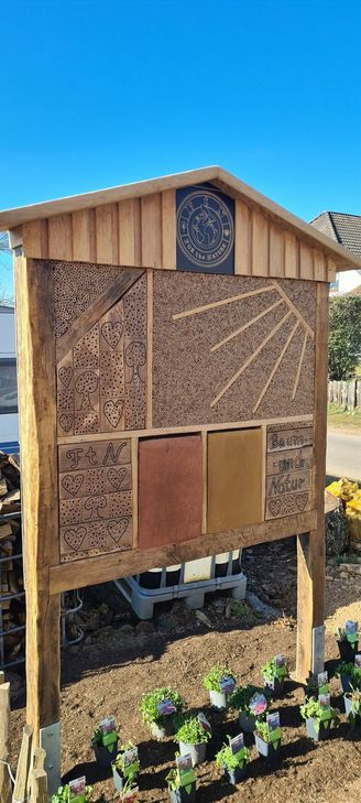 Das Insektenhotel kurz nach der Fertigstellung.