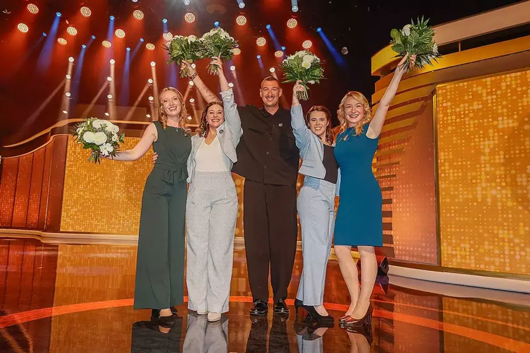 Lucia Winterhalter aus Baden, Katja Simon von der Hessischen Bergstraße, Anna Zenz von der Mosel, Levin McKenzie aus Rheinhessen und Emma Meinhardt aus dem Anbaugebiet Saale-Unstrut haben sich für das Finale zur Wahl der 77. Deutschen Weinmajestät qualifiziert.