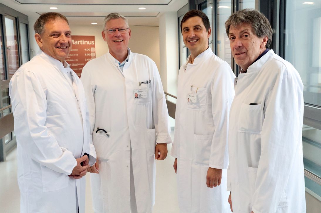 Umfassende Expertise auf dem Gebiet der Onkologie: Dr. med. Rolf Mahlberg, Dr. Heinz-Josef Klümpen, Professor Dr. med. Hauke Heinzow und Dr. med. Richard Noppeney.