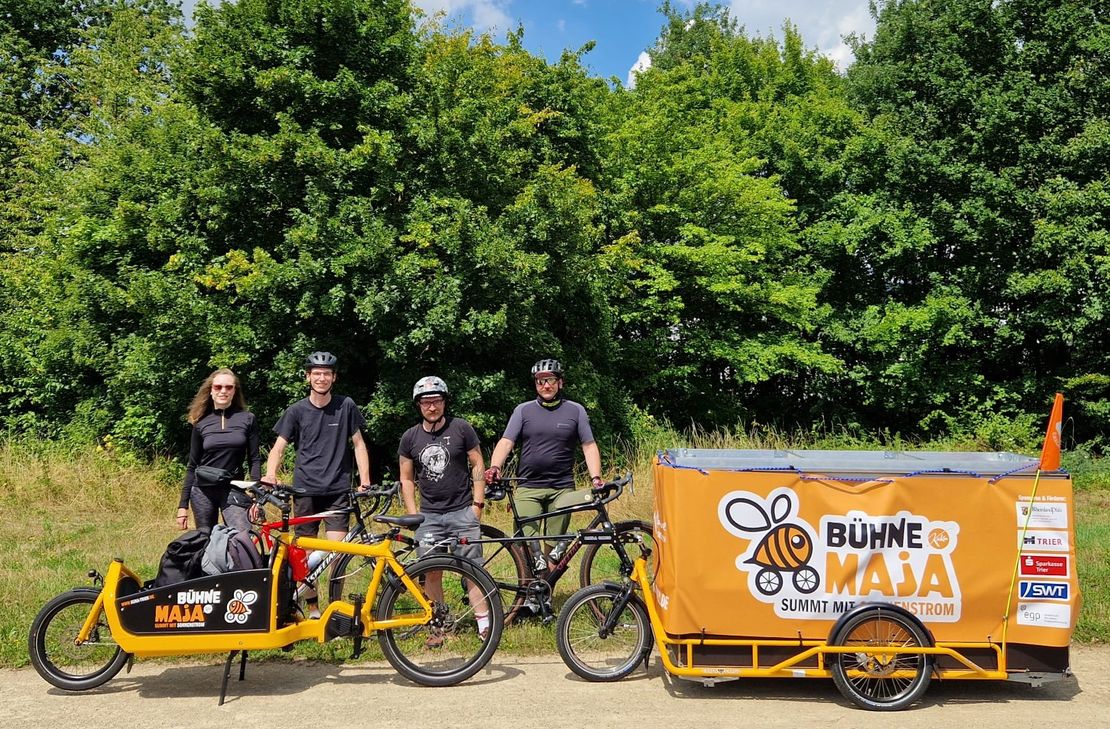 Vom 18. bis 25. September 2025 findet entlang der Mosel die grenzüberschreitende Fahrradtour "Open.Mosel - Radeln für Europa" der Regionalinitiative "Faszination Mosel" in Kooperation mit der Kulturkarawane Trier statt.