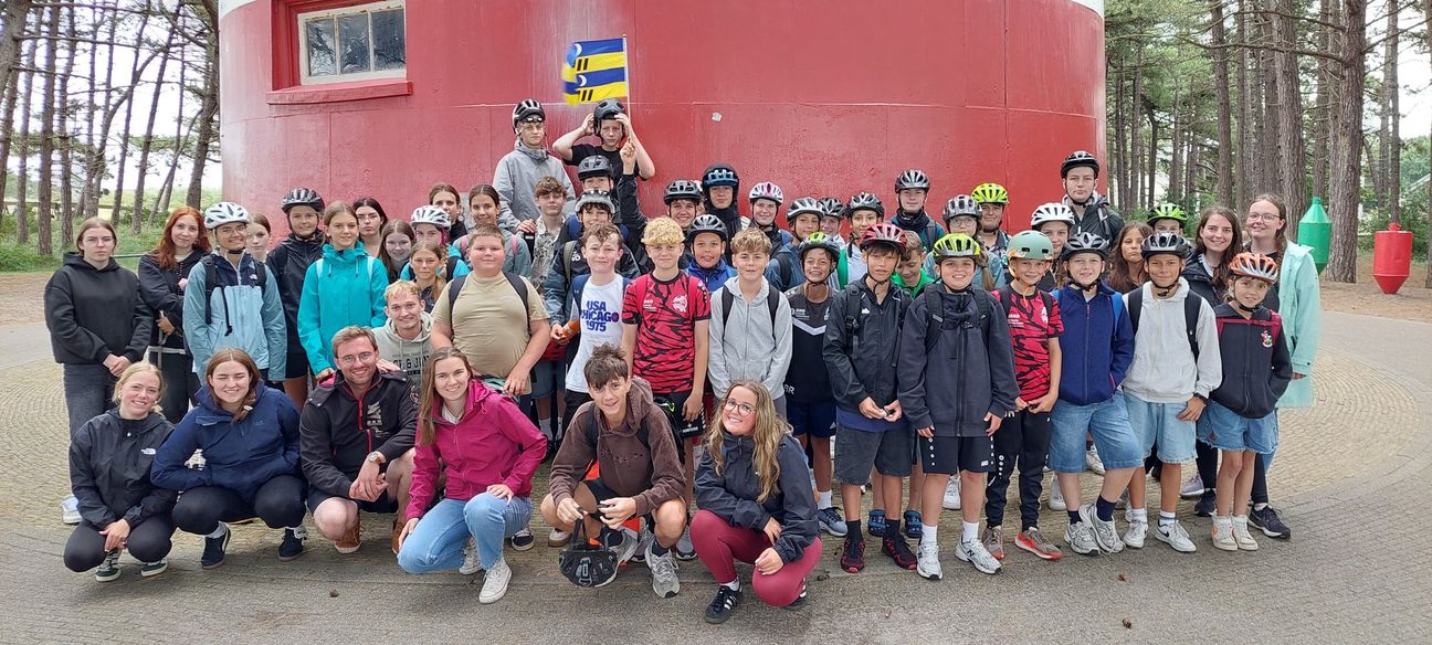 44 Kinder und Jugendliche des Pastoralen Raums Kaisersesch erlebten gemeinsam mit 13 Betreuerinnen und Betreuern eine unvergessliche Ferienwoche auf Ameland – mit Strand, Sport, Spielen und jeder Menge Spaß.