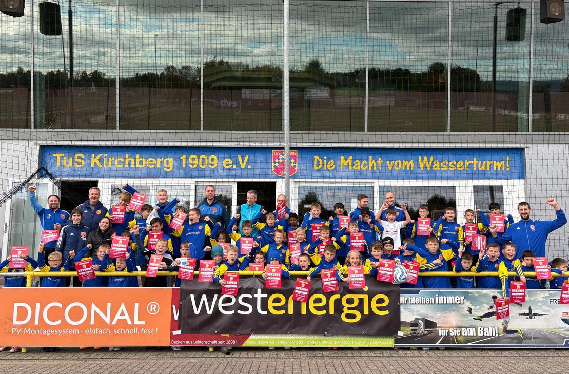 Drei Tage voller Bewegung, Spaß und Teamgeist bei bestem Wetter: Die jungen Kickerinnen und Kicker des 6. Fußballcamps in Kirchberg überzeugten mit Einsatz und Begeisterung.