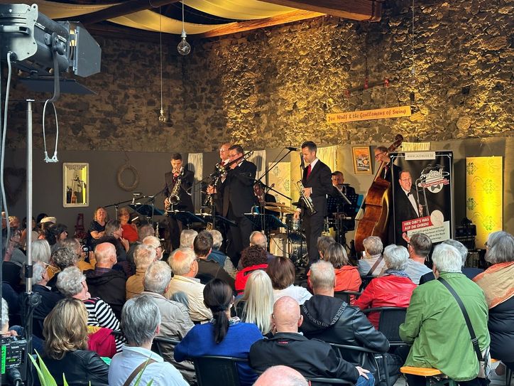 »Joe Wulf & the Gentlemen of Swing« begeistern das Publikum.