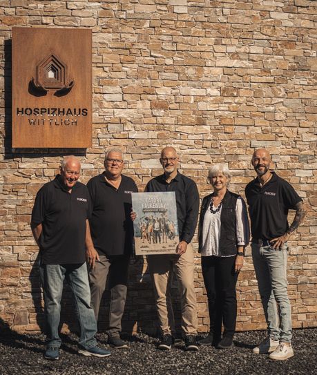 V.l.n.r.: Falkenlay Film Manfred Henrichs, Dietmar Johann, Geschäftsführer Oliver Winter, Einrichtungsleiterin Cordula Bielemeier und Falkenlay Film Markus Hay.