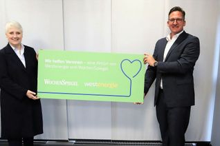 Evelin Maus, Geschäftsführerin des TW-Wochenspiegel und Michael Arens, Leiter der Region Trier bei Westenergie, haben eine Aktion ins Leben gerufen, um Vereine im Eifelkreis zu unterstützen. Foto: Wilfried Kootz
