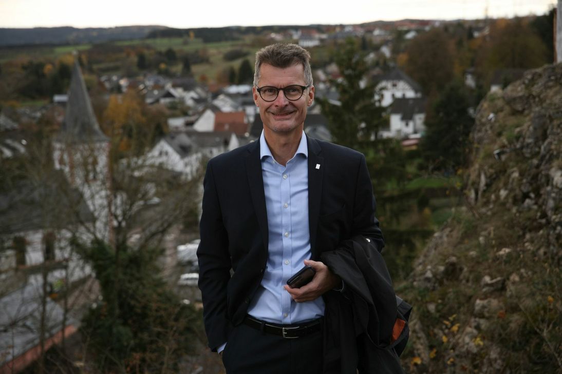 Bürgermeister Jan Lembach freut sich über die Entwicklung. Vor wenigen Jahren habe man der Gemeinde Dahlem noch deutlich sinkende Einwohnerzahlen vorhergesagt.  Foto: Gemeinde Dahlem