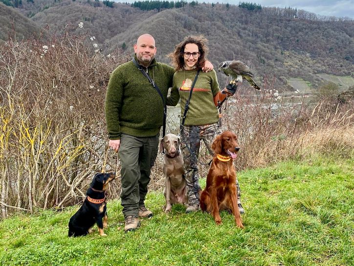 Am 31. März zeigen die Kinomacher den Film »Wild – Jäger und Sammler« und diskutieren mit Jagdaufseher Thomas Sieb und der Falknerin Victoria Zabel über ihr abenteuerliches Wildtiermanagement im Zeller Raum. Ein Habicht wird an diesem Abend live dabei sein.