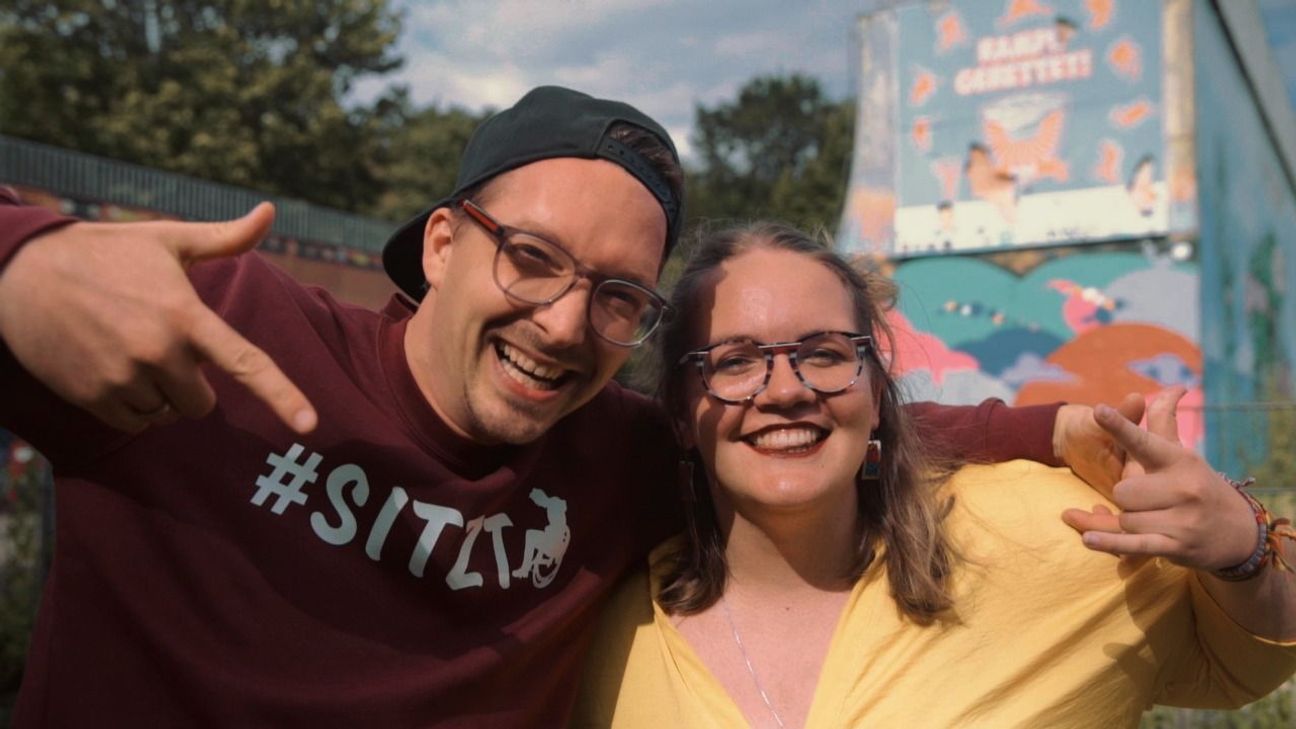Tamara Köcher und Dennis Sonne (Sittin' Bull) beim Videodreh.