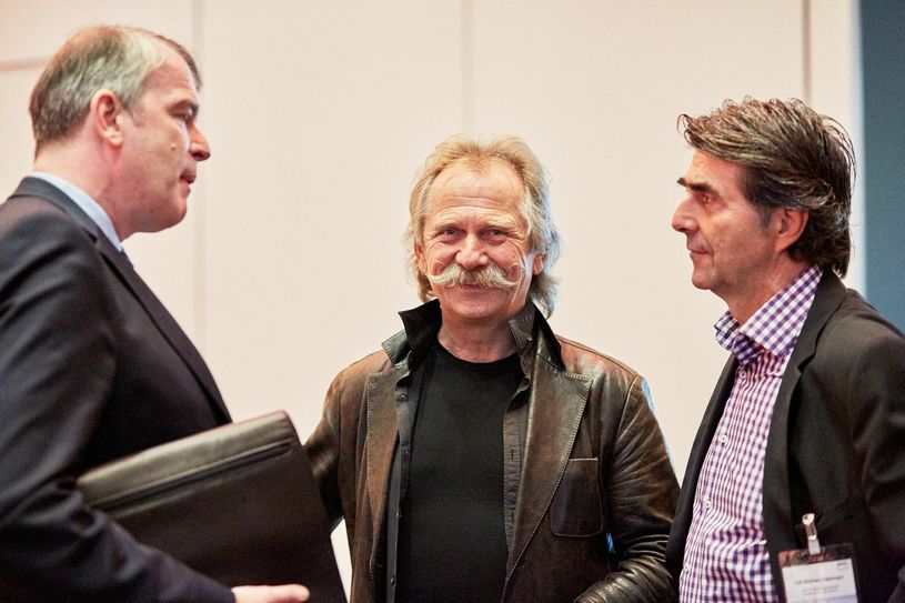 Henning Krautmacher im Gespräch mit BVDA-Präsident Alexander Lenders (l.) und Ulf-Stefan Dahmen, Redaktionsleiter der Rheinischen Anzeigenblätter Köln. Fotos: Dietze / Bode / BVDA