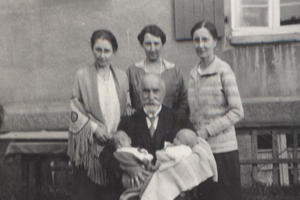 Klara Marie Faßbinder (links) mit ihren Schwestern. Foto: Thomas Becker