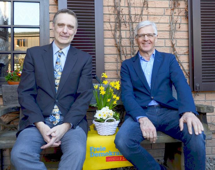 Rolf Schneider gab gemeinsam mit Dr. Manfred Wolter, FDP-Fraktionschef, in Golbach seine Kandidatur für das Bürgermeisteramt in Kall bekannt. mn-Foto