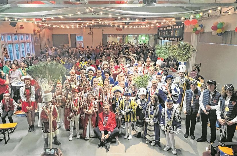 Erstmals bildete der Rurberger Antoniushof den würdigen Rahmen für das große Tollitätentreffen: Sparkassen-Gebietsdirektor Andreas Kreitz hatte zum Prinzenempfang eingeladen und bedachte acht Karnevalsgesellschaften mit je 1000 Euro.