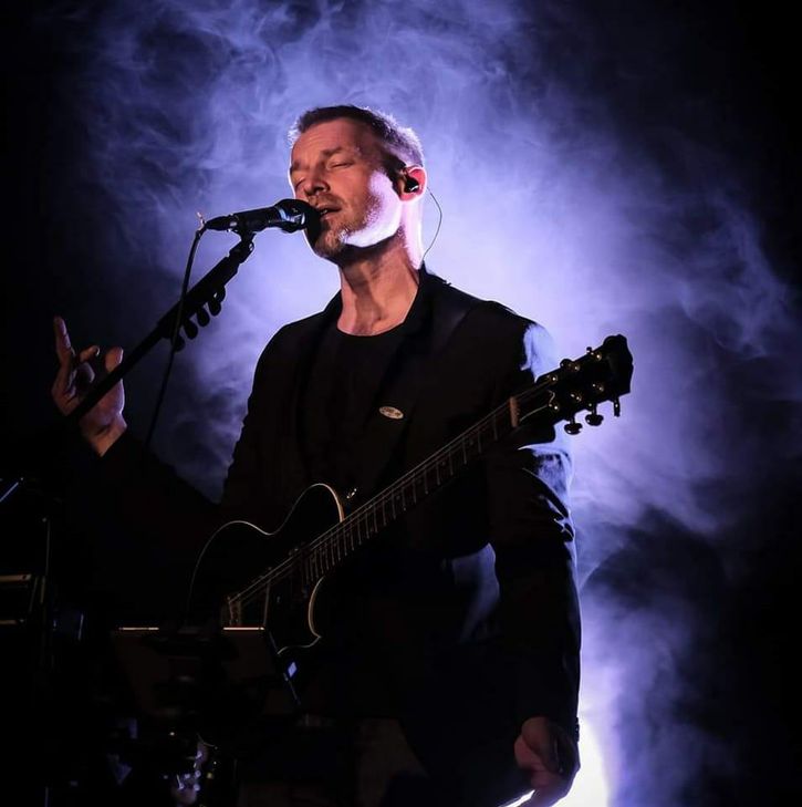 Der Multiinstrumentalist Thomas Thielen tritt mit seiner Band in Trier auf.