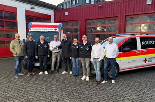 V.l.n.R. DRK-Justitiar Jakob Molitor, DRK-Vizepräsident Moritz Petry, Kreisgeschäftsführer Rainer Hoffmann, Rettungswachenleiter Michael Newen, DRK-Präsident Andreas Kruppert, die Leitung Rettungsdienst Anna-Maria Wilhelm und Thomas Nußbaum, und die Leitung der Rettungswache Bitburg, Felix Groenewold und Michael Zimmer.