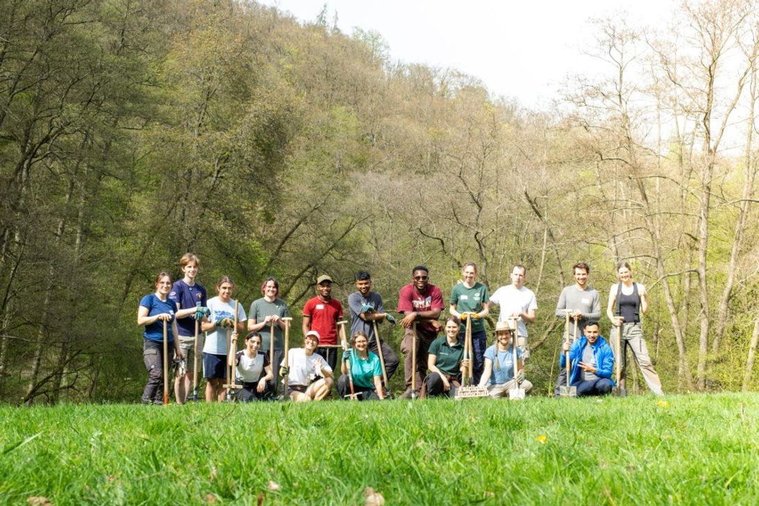 Zwölf Volunteers aus elf verschiedenen Ländern waren bei dem zweiwöchigen Workcamp fürs Welterbe Oberes Mittelrheintal dabei.