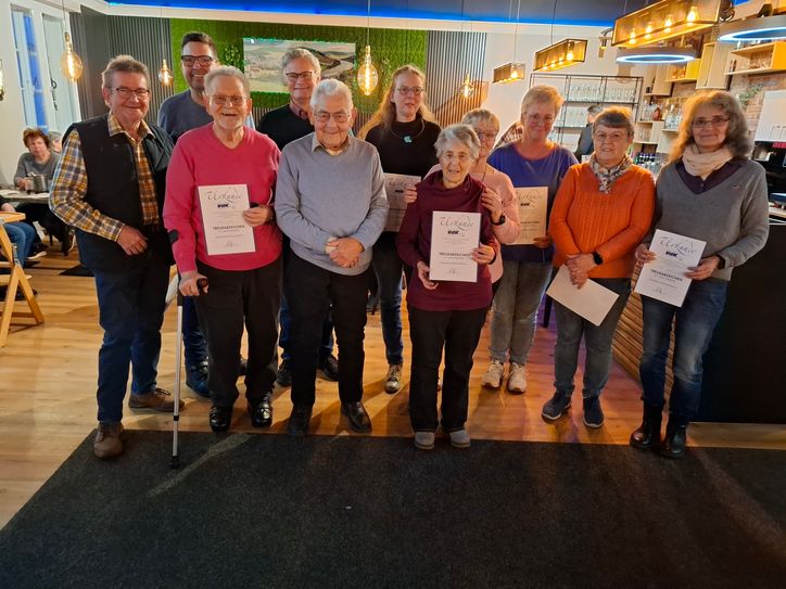 Bei der Jahreshauptversammlung des VdK-Ortsverbandes Alf wurden langjährige Mitglieder für ihre Treue geehrt.