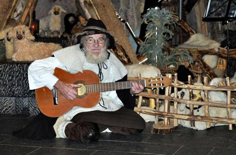 Reiner Jakobs wurden zahlreiche Ehrungen zuteil. Nun, wo er sein Lebenswerk als »singender Hirte« beendet hat, soll er zum Ehrenbürger der Stadt Monschau ernannt werden.