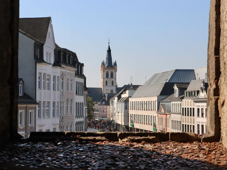 Am kommenden Sonntag lädt die Stadt Trier zum traditionellen Mantelsonntag ein. Von 13 bis 18 Uhr öffnen die Geschäfte der Innenstadt.