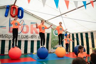 Für Begeisterung sorgte die Kindergruppe »Zirkus AHRena«, die mit ihrem von Herbert Ehlen einstudierten Auftritt das Publikum begeisterte.