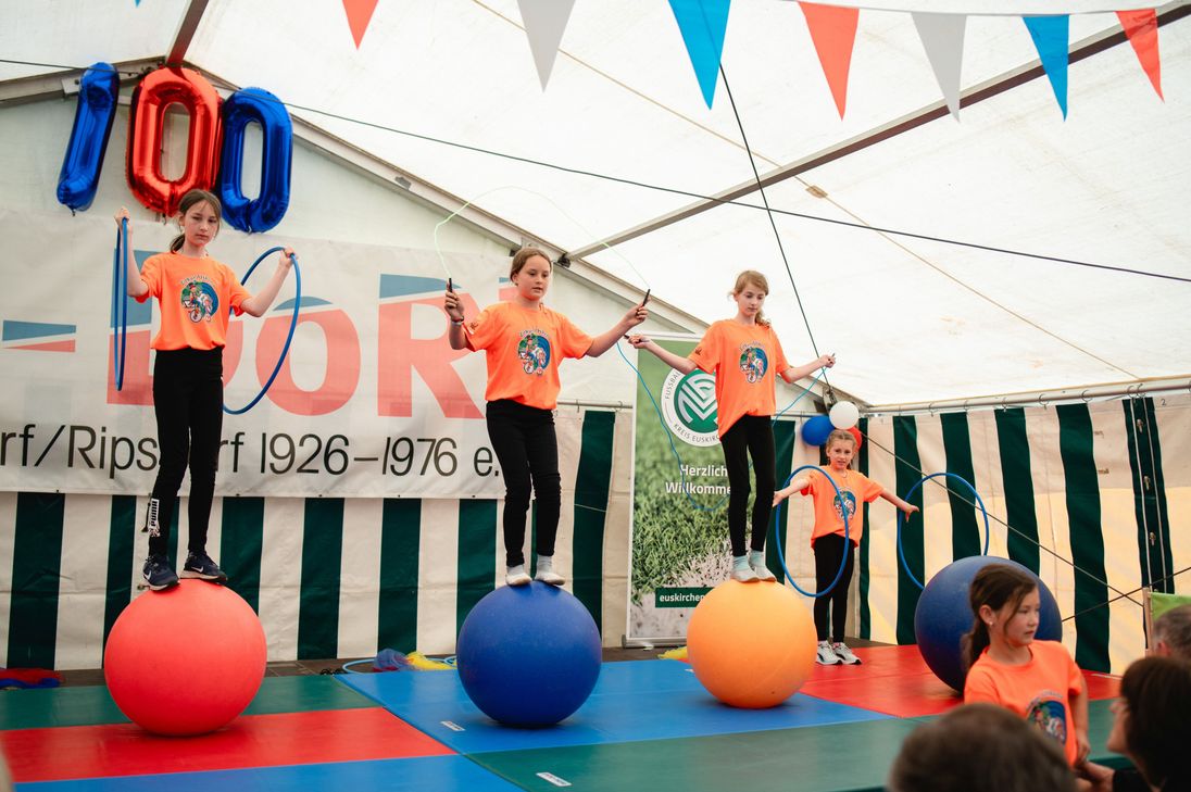 Für Begeisterung sorgte die Kindergruppe »Zirkus AHRena«, die mit ihrem von Herbert Ehlen einstudierten Auftritt das Publikum begeisterte.