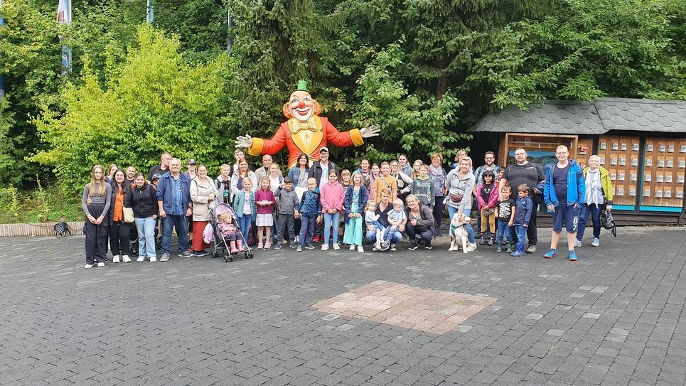 37 Kinder und 23 Erwachsene fuhren in den Eifelpark nach Gondorf.