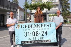 Stellten das Programm zum Flut-Gedenkfest vor (v.r.): Bürgermeister Hermann-Josef Esser und sein Allgemeiner Vertreter Markus Auel sowie Laura Möhrer.