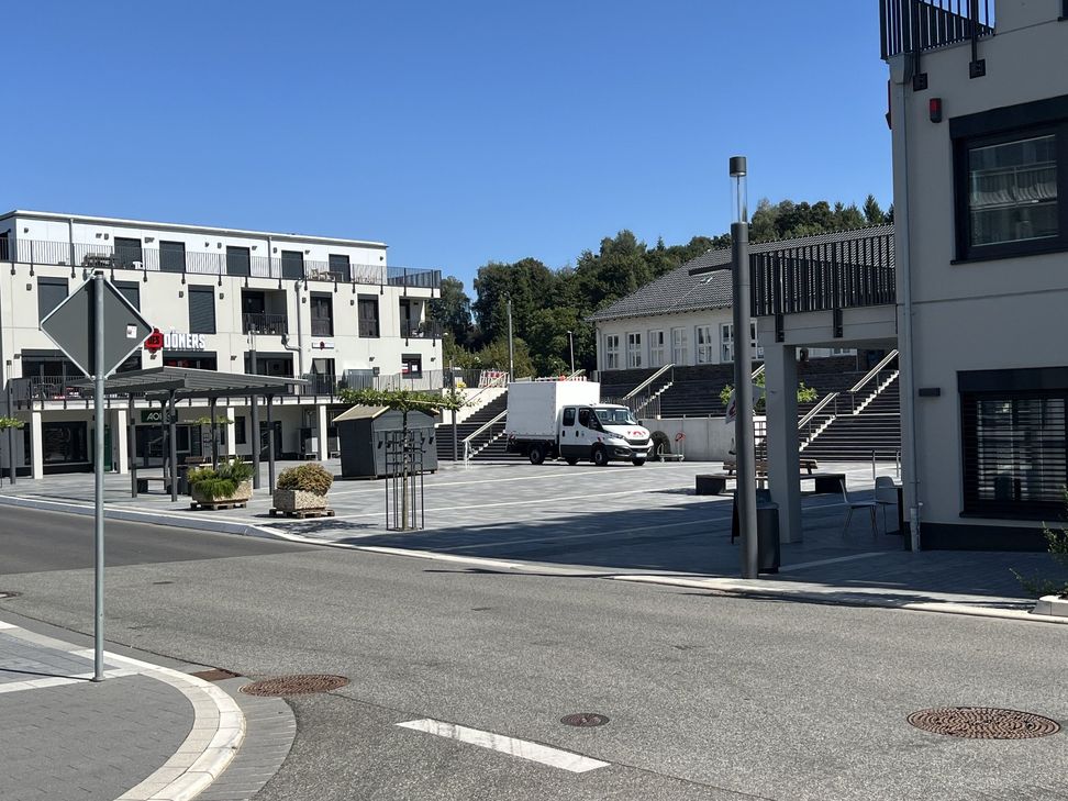 Auf dem Bahnhofsvorplatz findet das Gedenkfest statt.