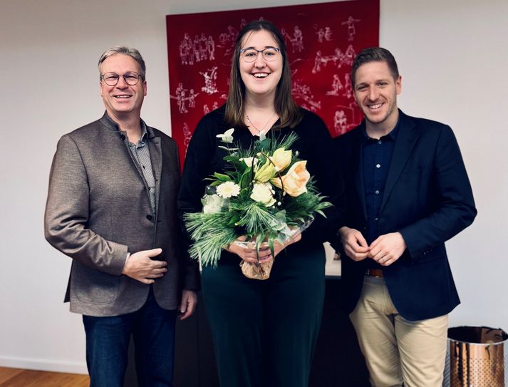 Landrat Markus Ramers (rechts) und sein Allgemeiner Vertreter Achim Blindert gratulierten Hannah Bär zu ihrer herausragenden Leistung.