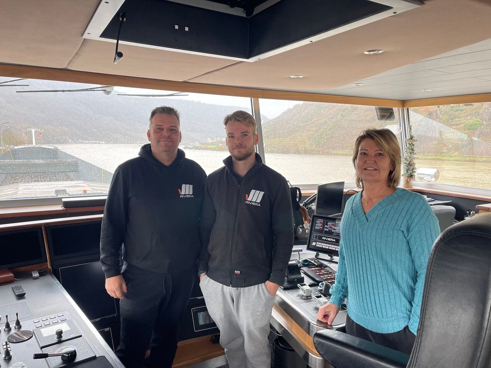 Drei Kapitäne, aber keine Chance das Schiff zu fahren: Zwangspause auf der Mosel für Erwin van Werkhoven, seinen Sohn Ruben (26) und seine Frau Ellis (52).