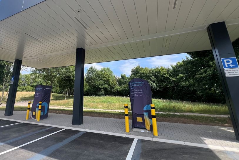 Die Schnellladestationen am »Grünen Winkel« kurz vor der Eröffnung. Mittlerweile sind sie in Betrieb.