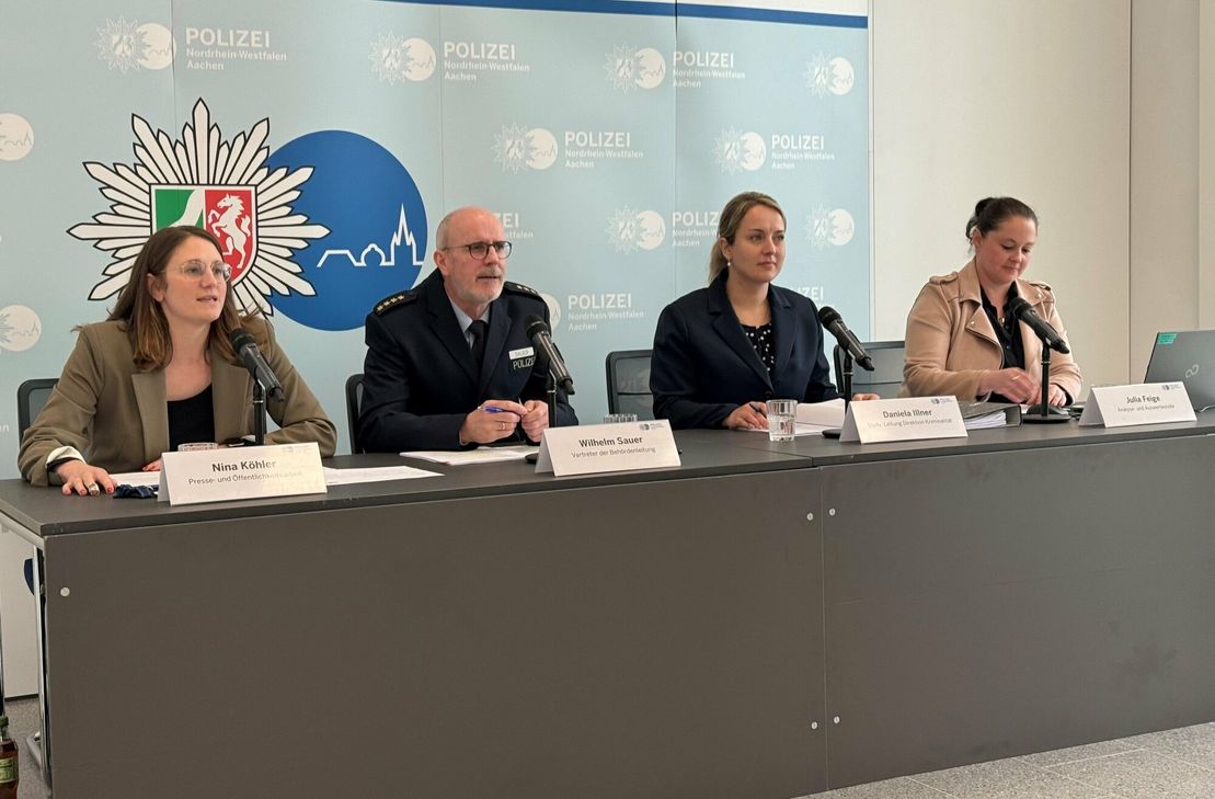 Nina Köhler (Presse- und Öffentlichkeitsarbeit), Wilhelm Sauer (Vertreter der Behördenleitung), Daniela Illner (stellv. Leitung Direktion Kriminalität) und Julia Feige (Analyse- und Auswertestelle) präsentierten die Kriminalstatistik.  Foto: Polizei