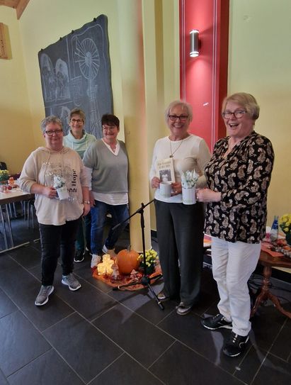 Das Orgateam (v.l.): Tatjana Krechel, Maria Schneiders, Gisela Kesseler, Autorin Inge Arenz und Resi Härig.