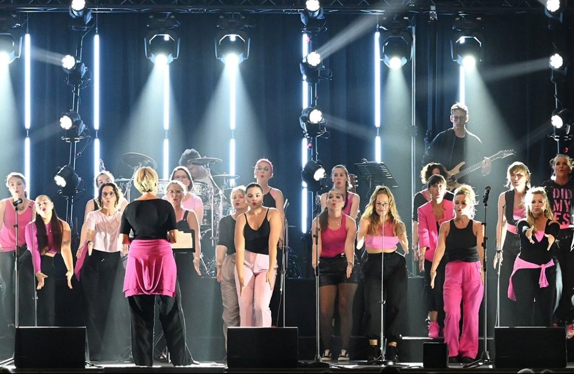 Mit zwei Konzerten in der Bockenauer-Schweiz-Halle feiert der Frauen-Popchor DonnaWetter aus Simmertal Ende September sein zehnjähriges Bestehen.