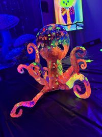 Skulpturen im Schwarzlicht ...