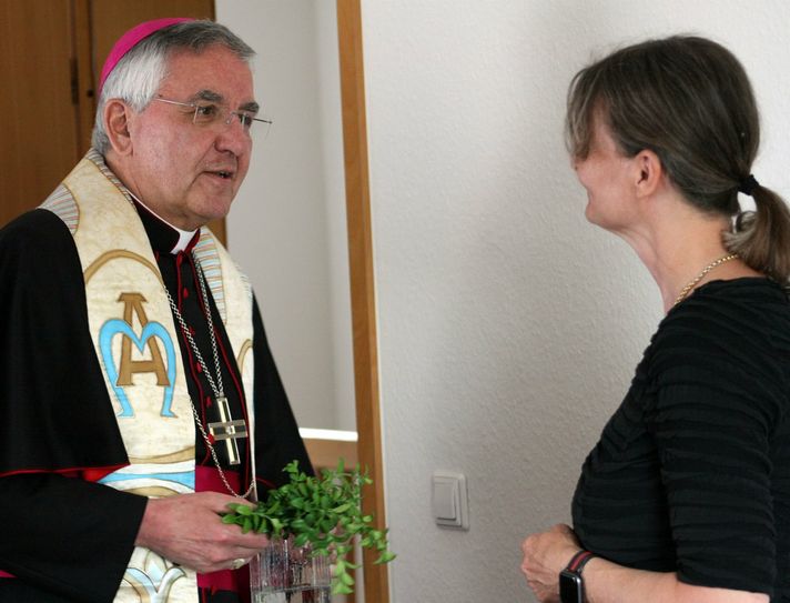 Weihbischof Franz Josef Gebert und Caritasdirektorin Victoria Müller-Ensel.