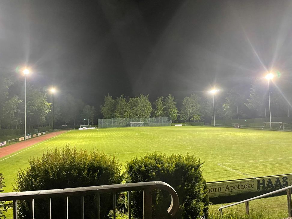 Die neue LED-Flutlichanlage ist bereits in Betrieb...