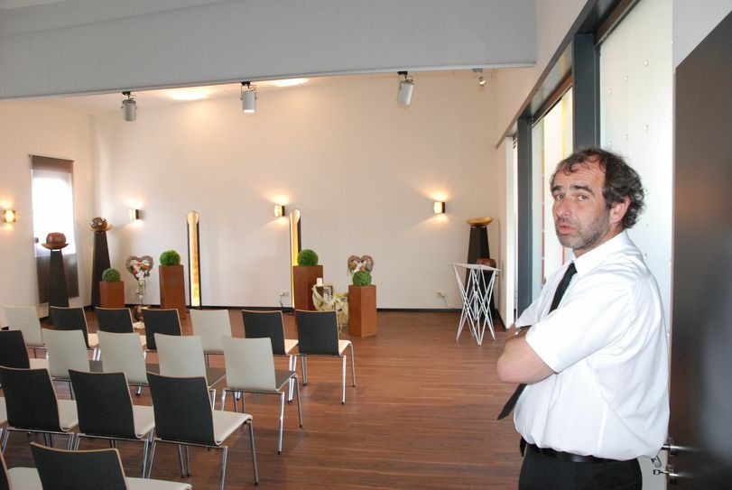 In speziellen Trauerräumen können Angehörige Abschied nehmen. Foto: Huss