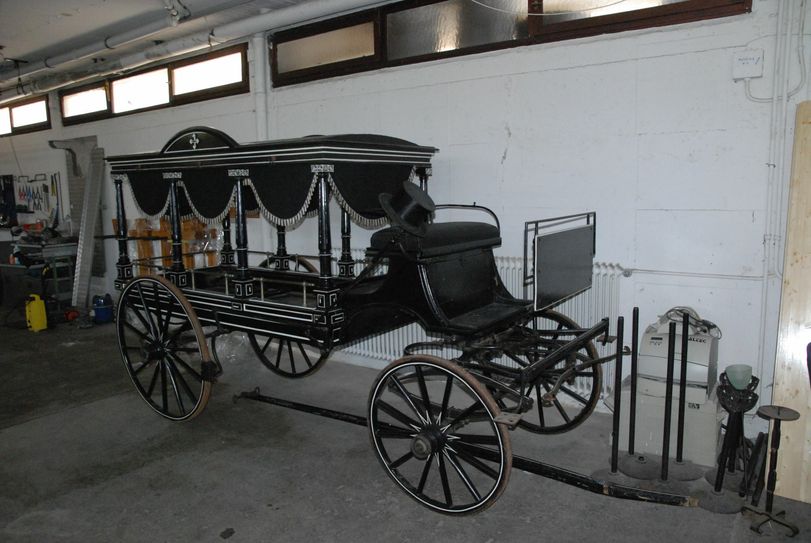 Ein Stück Geschichte. Ein Bestattungswagen aus längst vergangener Zeit. Foto: Huss