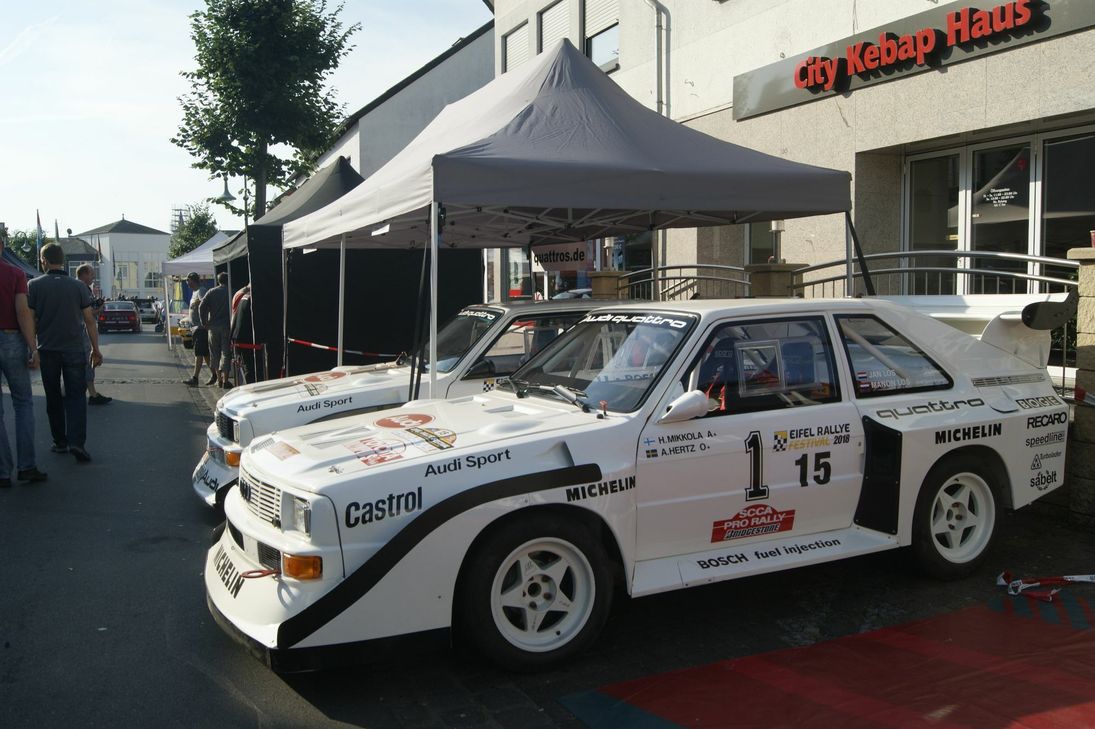 Auf der Rallye Meile in Daun startete der erste Renntag der Eifel Rallye mit der technischen Abnahme. Foto: Woltmann