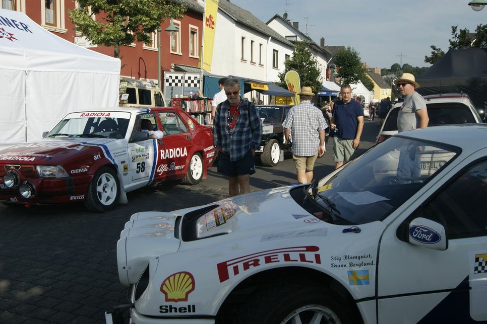 Auf der Rallye Meile in Daun startete der erste Renntag der Eifel Rallye mit der technischen Abnahme. Foto: Woltmann