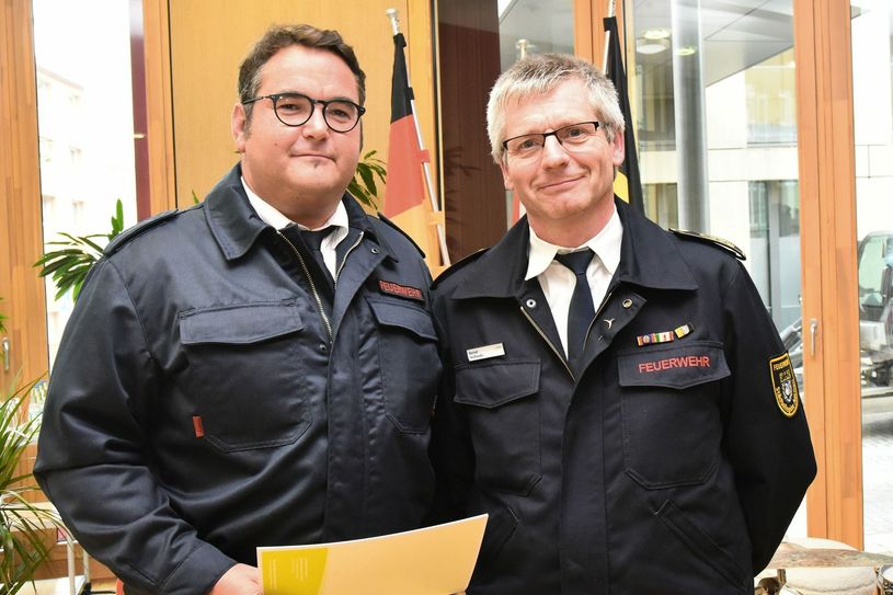 Bernd Hollands (r.) geht zum 12. Oktober in den verdienten Ruhestand. Thomas Sprank wird neuer Kreisbrandmeister der StädteRegion. Foto: Herrmann