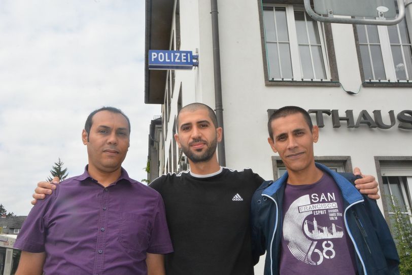 Die syrischen Kriegsflüchtlinge Adnid A. (41), Ibrahim Ch. (26) und Omar A. (37) fanden einen größeren Geldbetrag auf der Straße vor der Volksbank. Die drei Männer, die als anerkannte Flüchtlinge in Mayen leben, brachten das Geld sofort zur Polizei. Die Beamten lobten die Ehrlichkeit der Finder.