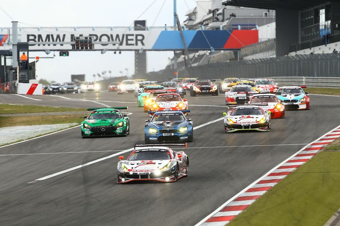 Hubert Haupt, Maro Engel und Manuel Metzger siegten im siebten VLN-Lauf 2018 im Mercedes-AMG GT3. Foto: H.Elis/RACEPIX.eu