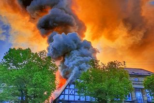 Ein Todesopfer ist bei dem Brand dieses Hauses in der Kirner City zu beklagen. Foto: Sebastian Schmitt