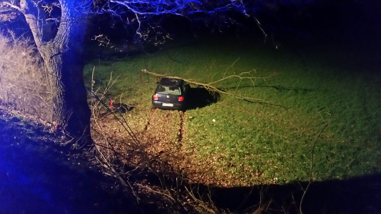 Die junge Frau wurde bei dem Unfall nur leicht verletzt. Foto: Polizei